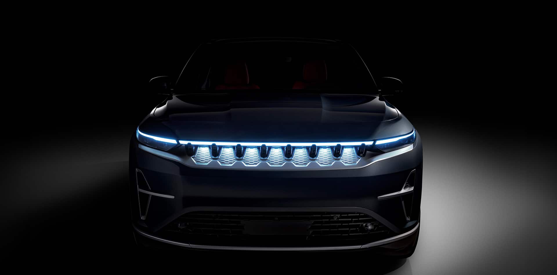 La parte delantera de un Jeep Wagoneer S Launch Edition 2024 negro con la parrilla de siete ranuras iluminada.